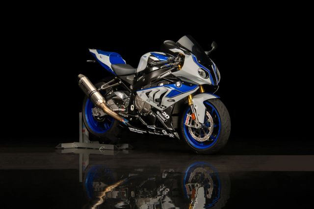 2013BMWHP4Light White / Racing Blue Metallic