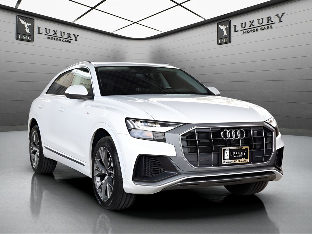 2023 Audi Q8 in White