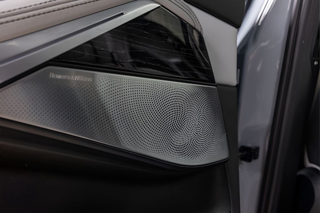 2023 BMW X7 xDrive40i — photo 2
