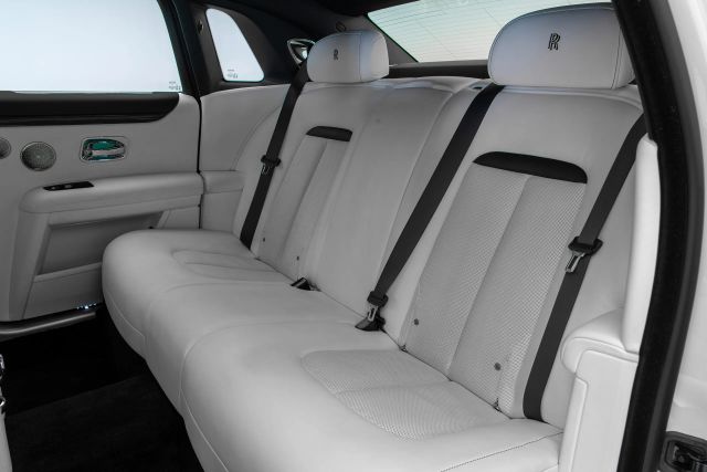 2021 Rolls-Royce Ghost Sedan 4D — photo 3