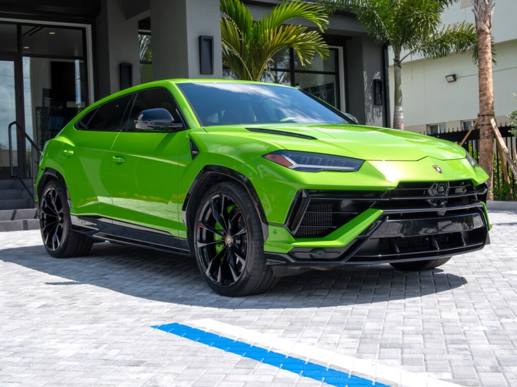 2024-Lamborghini-Urus-S