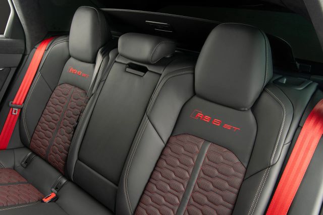 2025 Audi RS 6 Avant Base - Photo 16