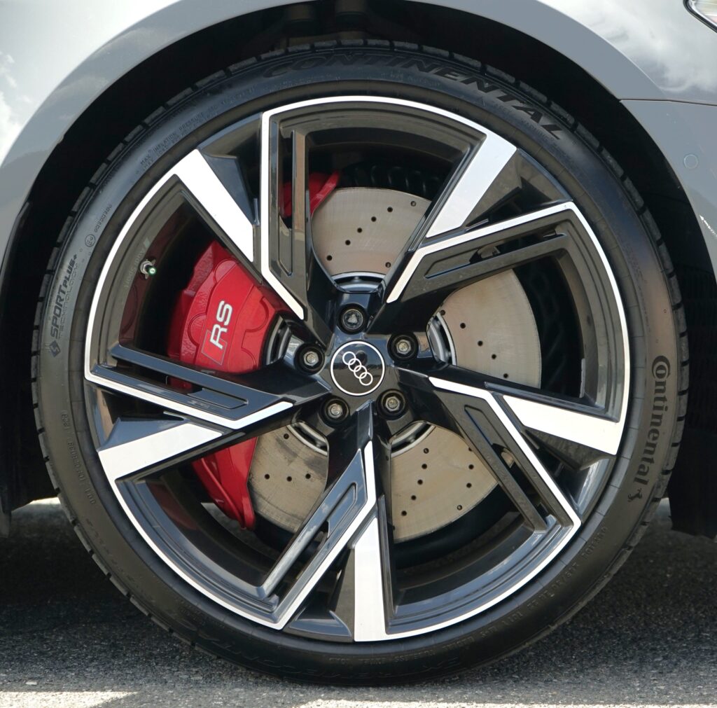 2022 Audi RS 6 Avant — photo 2