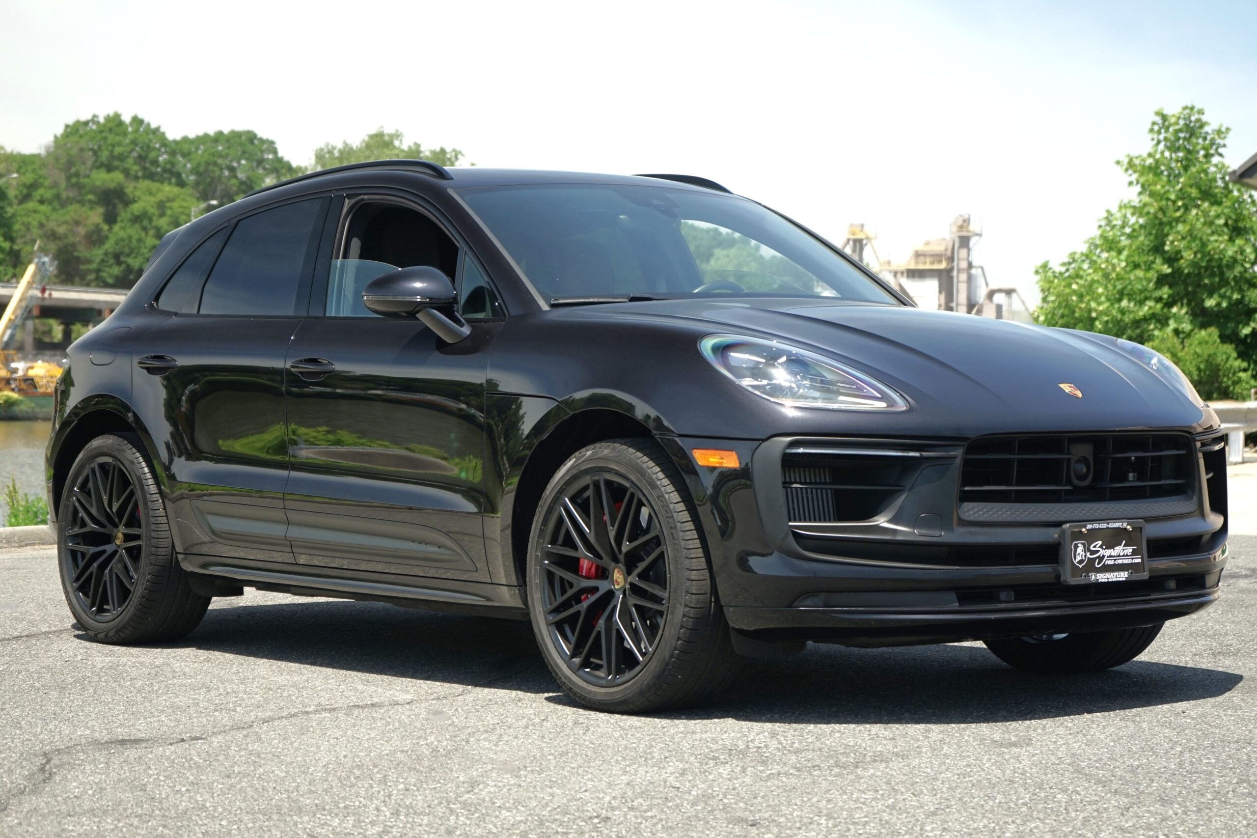 2023 Porsche Macan — photo 1