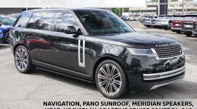 2024 Land Rover Range Rover in Santorini Black Metallic