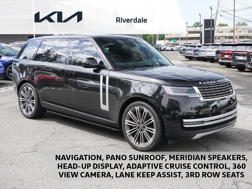 2024 Land Rover Range Rover in Santorini Black Metallic