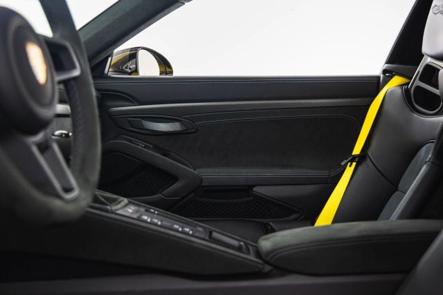 2025 Porsche 718 GT4 RS - Photo 15