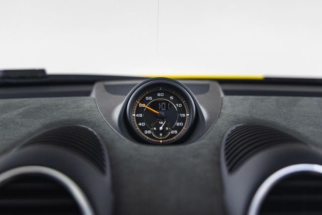2025 Porsche 718 GT4 RS - Photo 104
