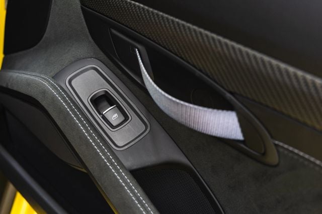 2025 Porsche 718 GT4 RS - Photo 39