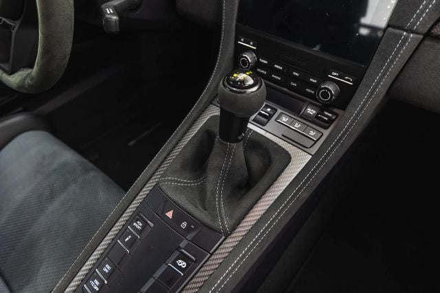 2025 Porsche 718 GT4 RS - Photo 36