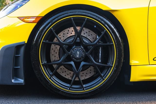 2025 Porsche 718 GT4 RS - Photo 100