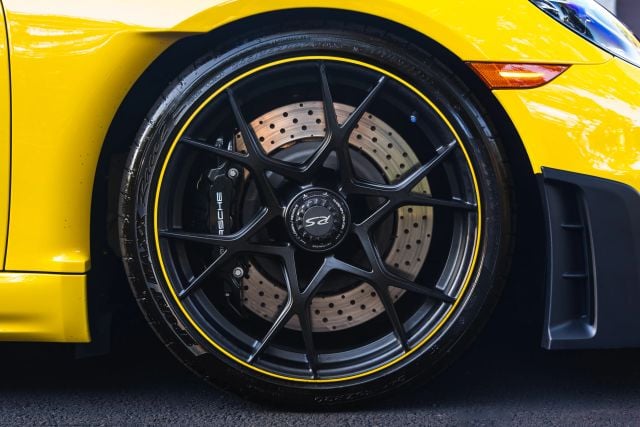 2025 Porsche 718 GT4 RS - Photo 98