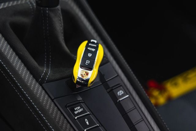 2025 Porsche 718 GT4 RS - Photo 77