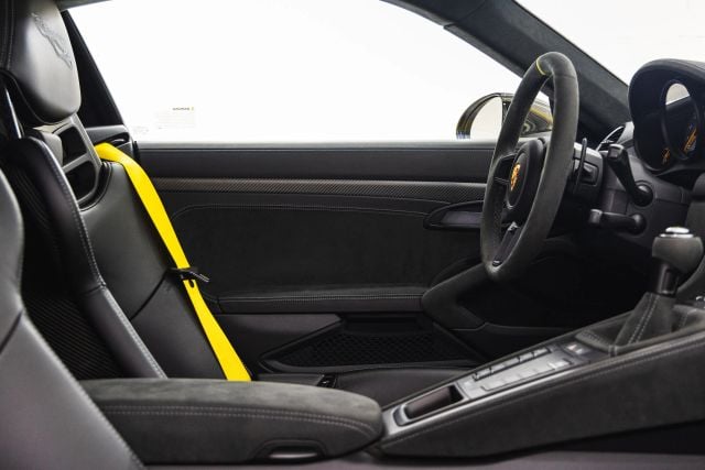 2025 Porsche 718 GT4 RS - Photo 24