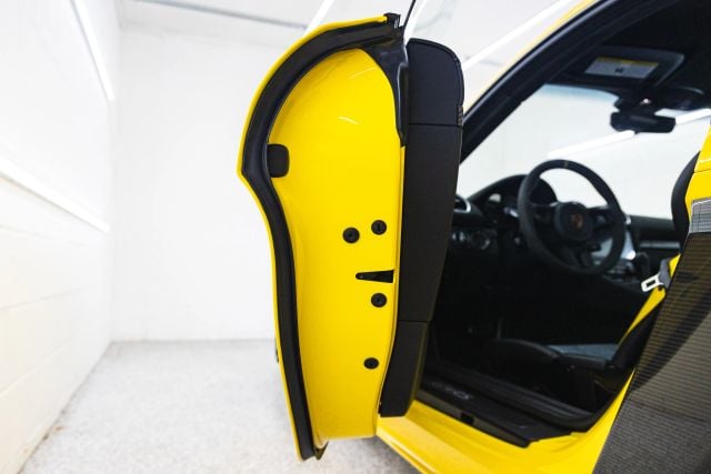 2025 Porsche 718 GT4 RS - Photo 60