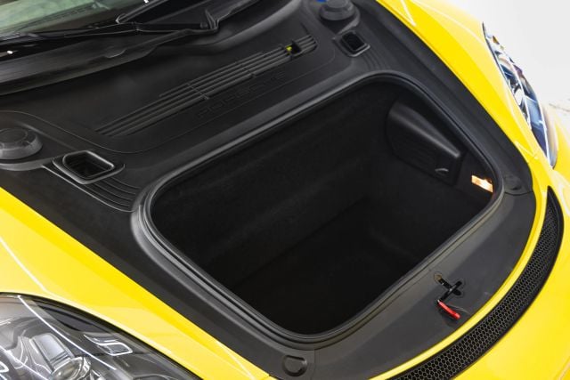 2025 Porsche 718 GT4 RS - Photo 31