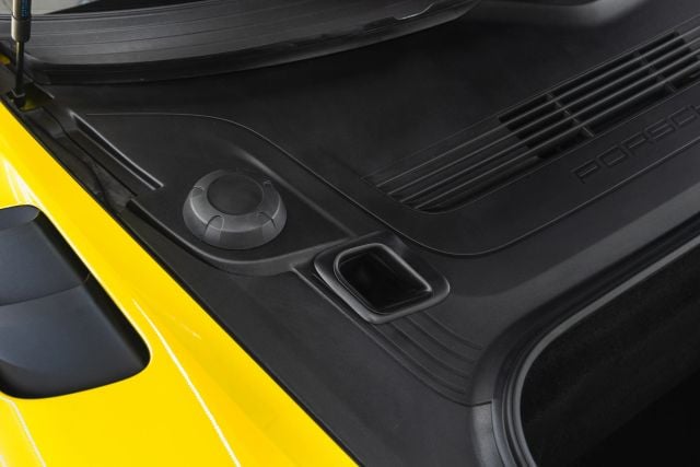2025 Porsche 718 GT4 RS - Photo 32