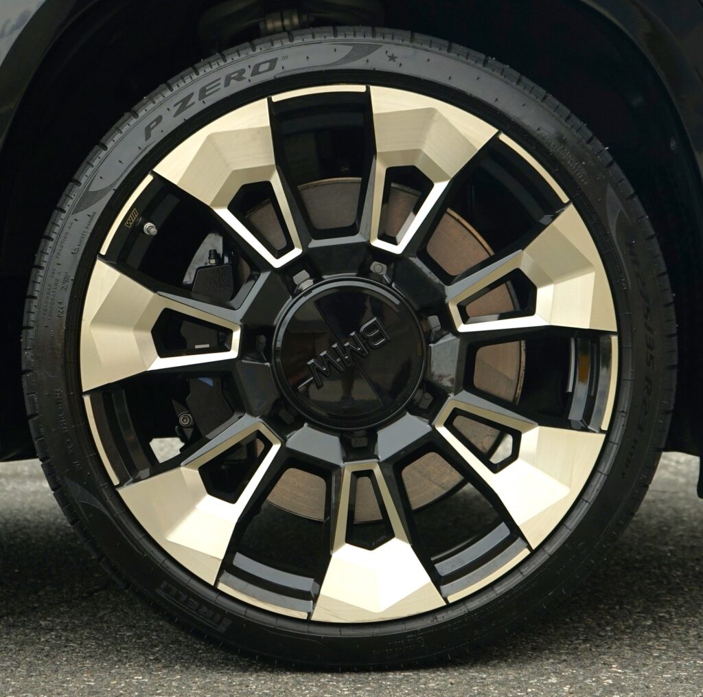 2023 BMW XM — photo 2