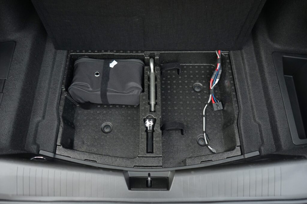 2025 Cadillac CT4-V — photo 3