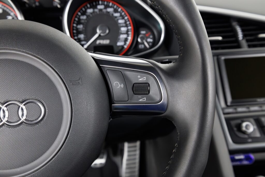 2011 Audi R8 5.2L — photo 3