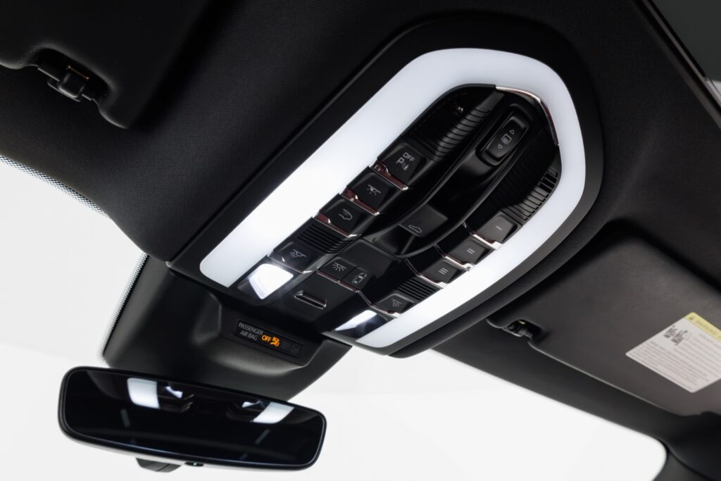 2022 Porsche Macan GTS — photo 2