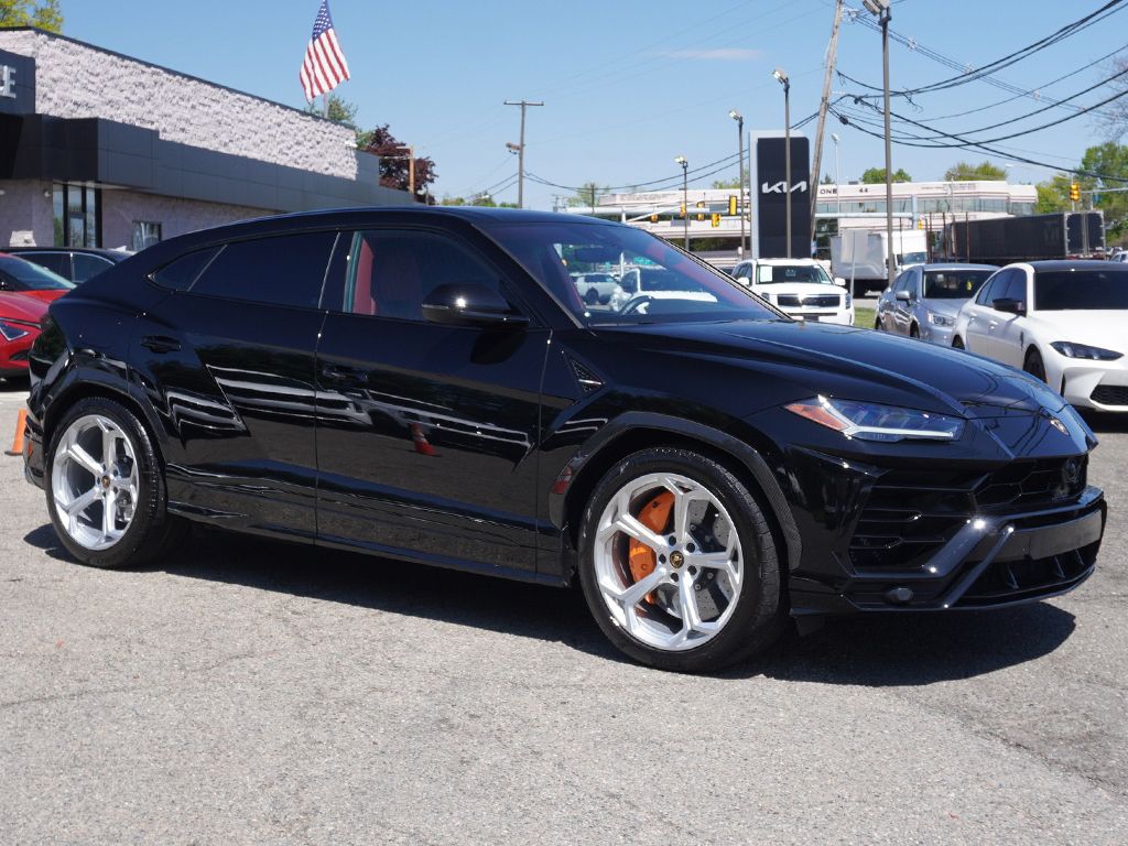 2022 Lamborghini Urus Base — photo 2