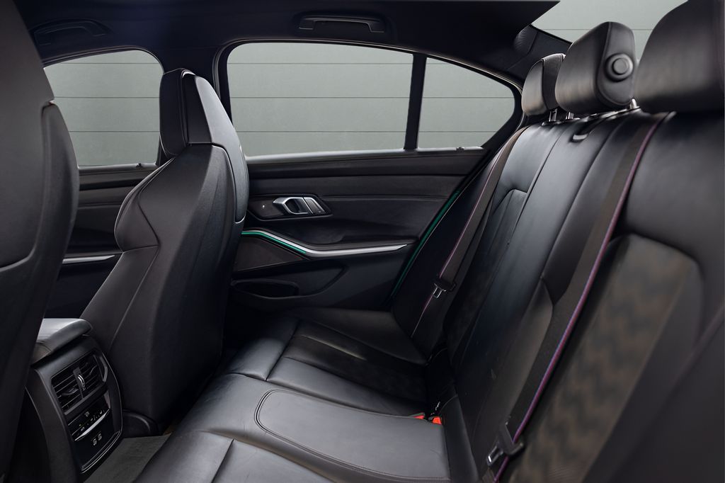 2021 BMW M3 Competition — photo 3