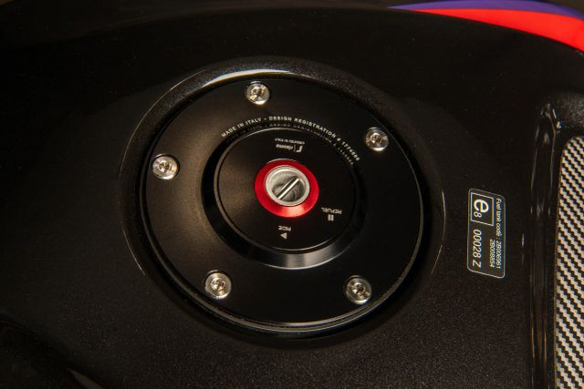 2023 Aprilia Tuono V4 1100 Factory — photo 2