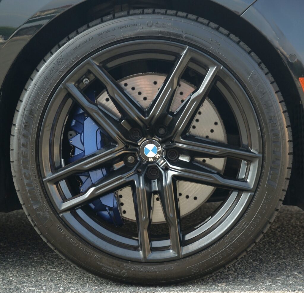 2020 BMW M8 — photo 2