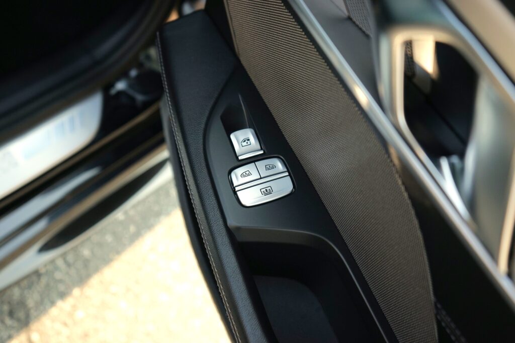 2020 BMW M8 — photo 3