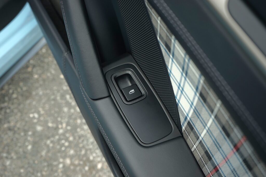 2025 Porsche 911 — photo 3