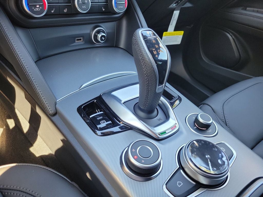 2026 Alfa Romeo Stelvio AWD — photo 2