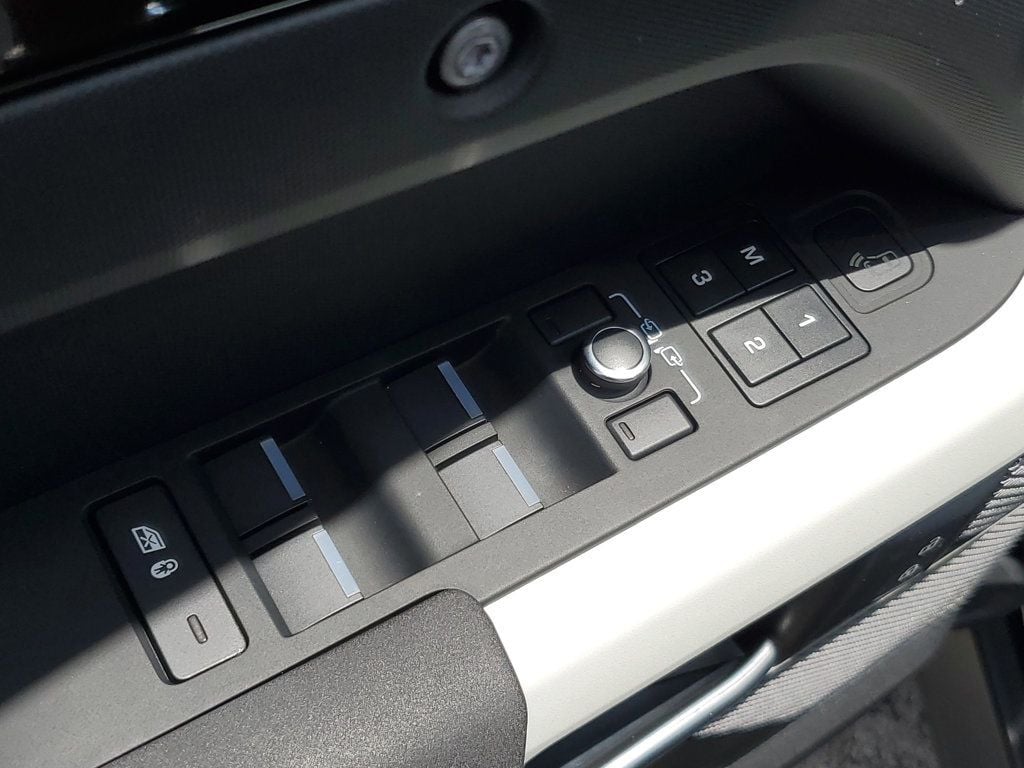 2023 Land Rover Defender 110 SE AWD — photo 2