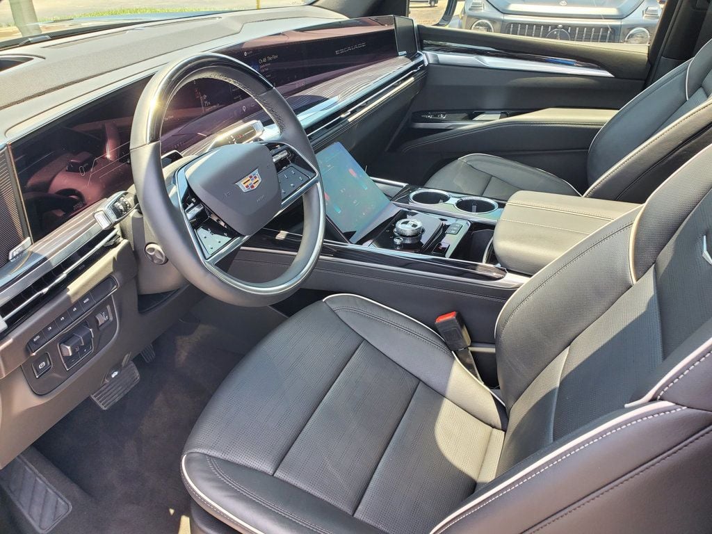 2025 Cadillac Escalade 4WD 4dr Sport — photo 3