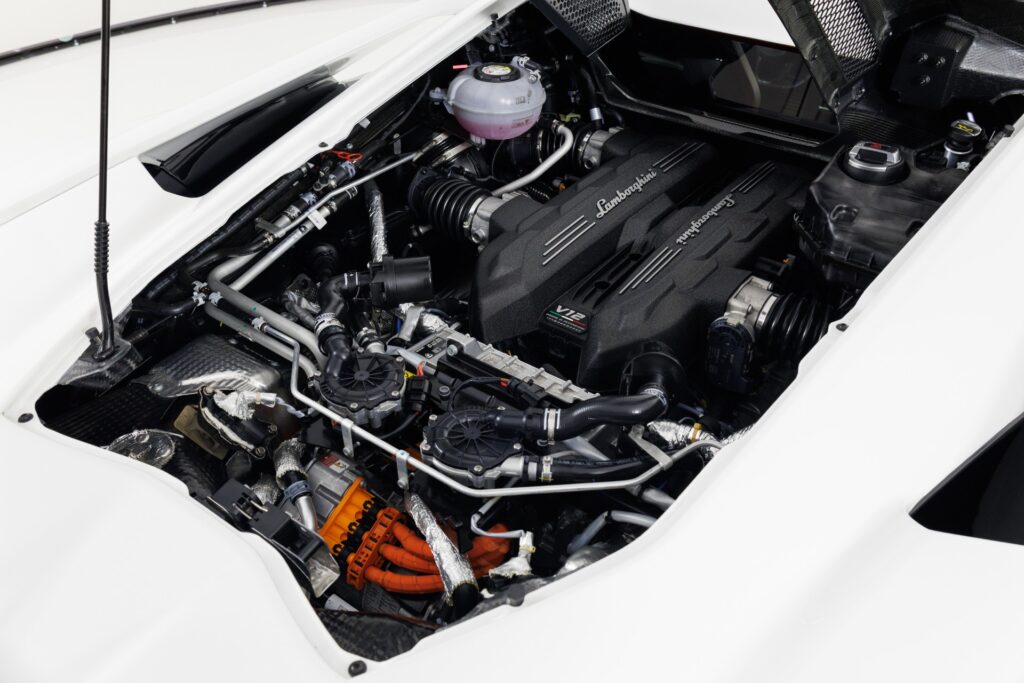 2024 Lamborghini Revuelto — photo 2
