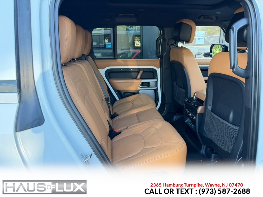 2023 Land Rover Defender 130 SE AWD — photo 2