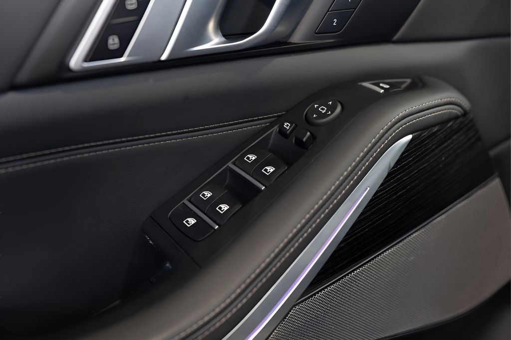 2025 BMW X5 xDrive40i — photo 2
