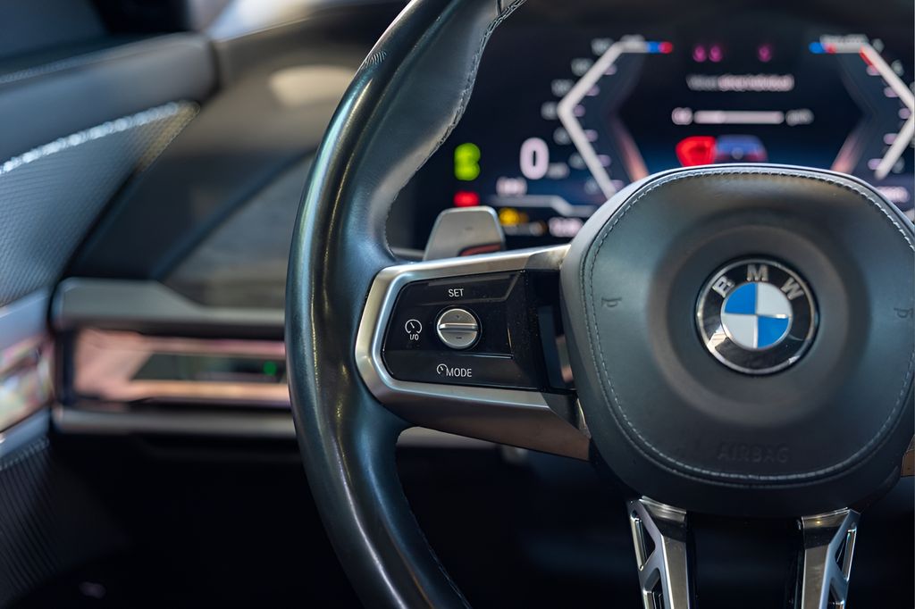 2023 BMW 7 Series 760i xDrive — photo 2