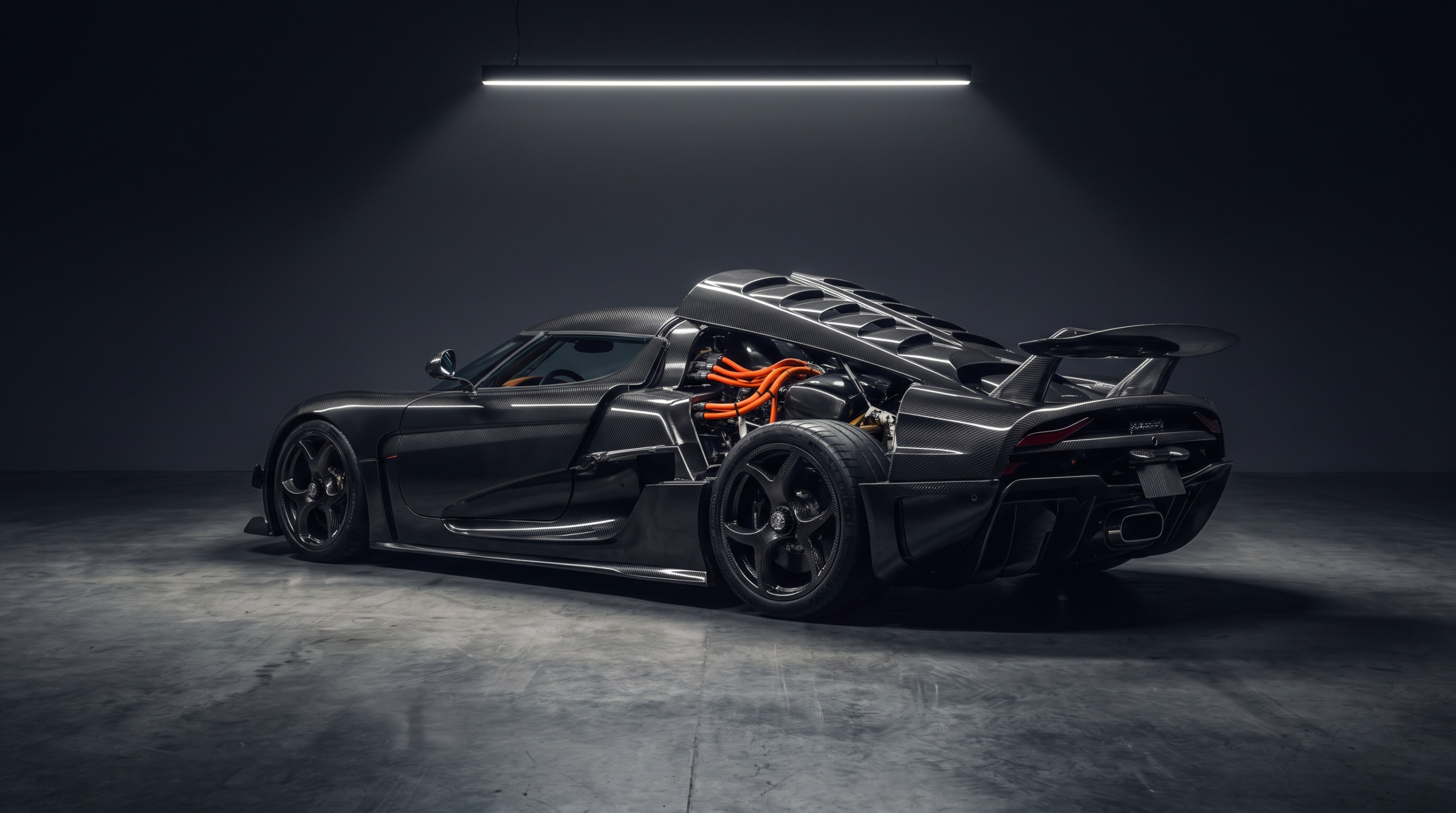 Hybrid hypercar with exposed carbon bodywork, the powertrain luxury cars actually adopted
