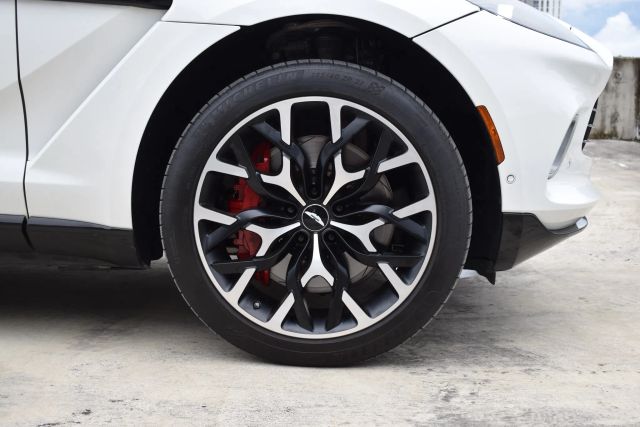2021 Aston Martin DBX Sport Utility 4D — photo 2