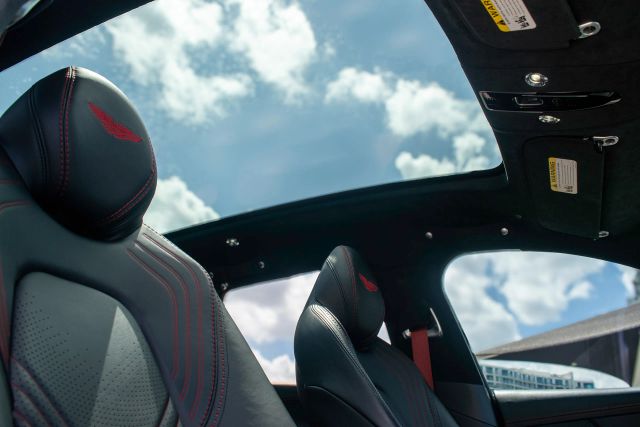 2021 Aston Martin DBX Sport Utility 4D — photo 2