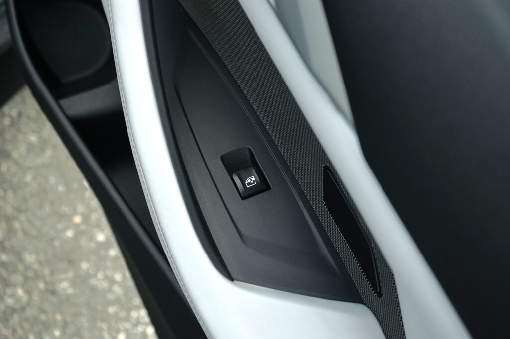 2022 BMW M4 — photo 3