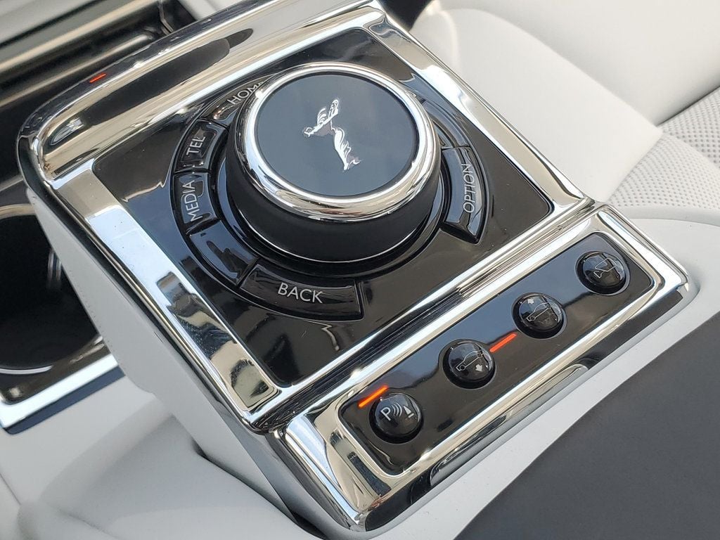 2027 Rolls-Royce Phantom Sedan — photo 3