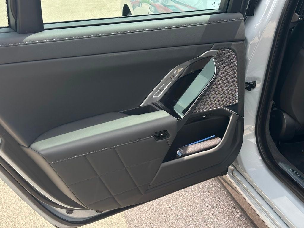 2023 BMW 7 Series 740i — photo 3