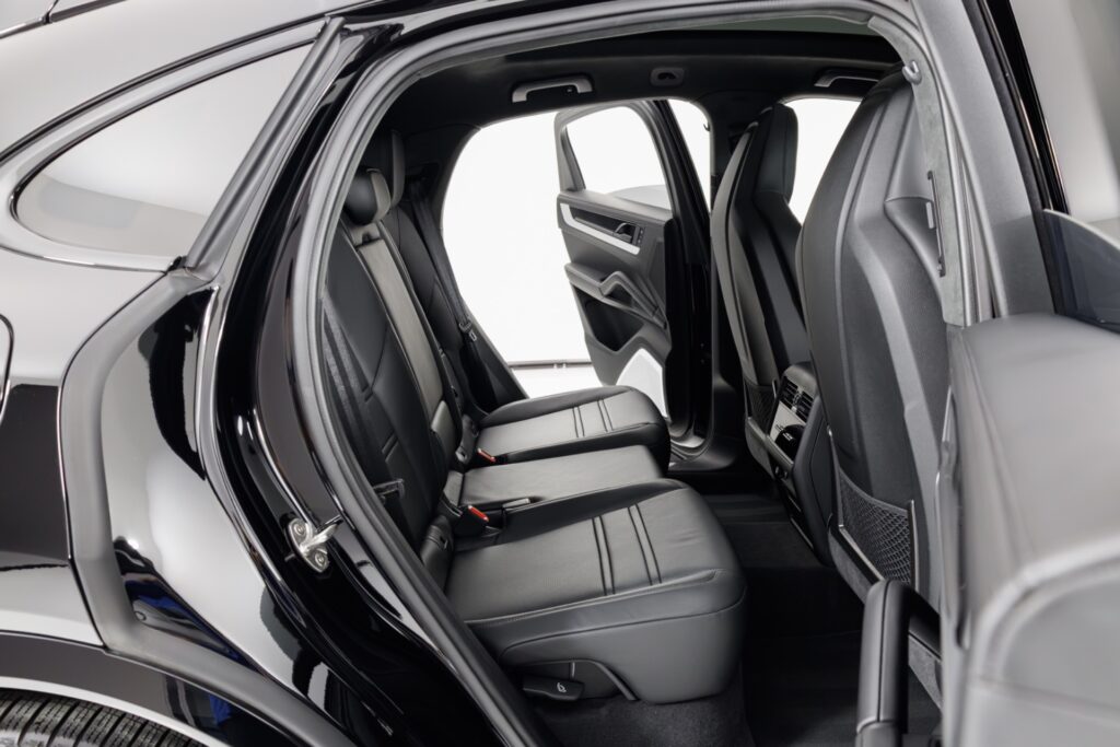 2024 Porsche Cayenne Turbo E-Hybrid Coupe — photo 2