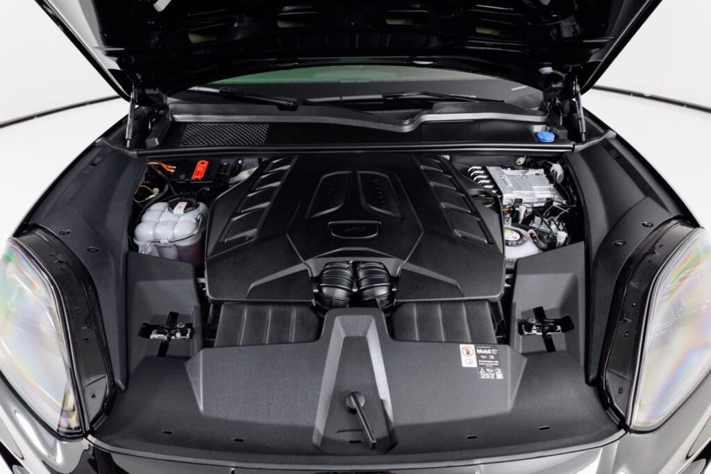 2024 Porsche Cayenne Turbo E-Hybrid Coupe — photo 3