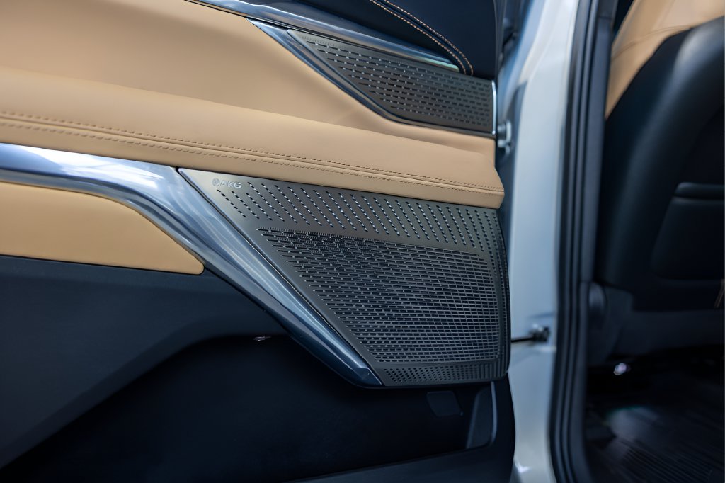 2025 Cadillac Escalade IQ Sport 2 — photo 2