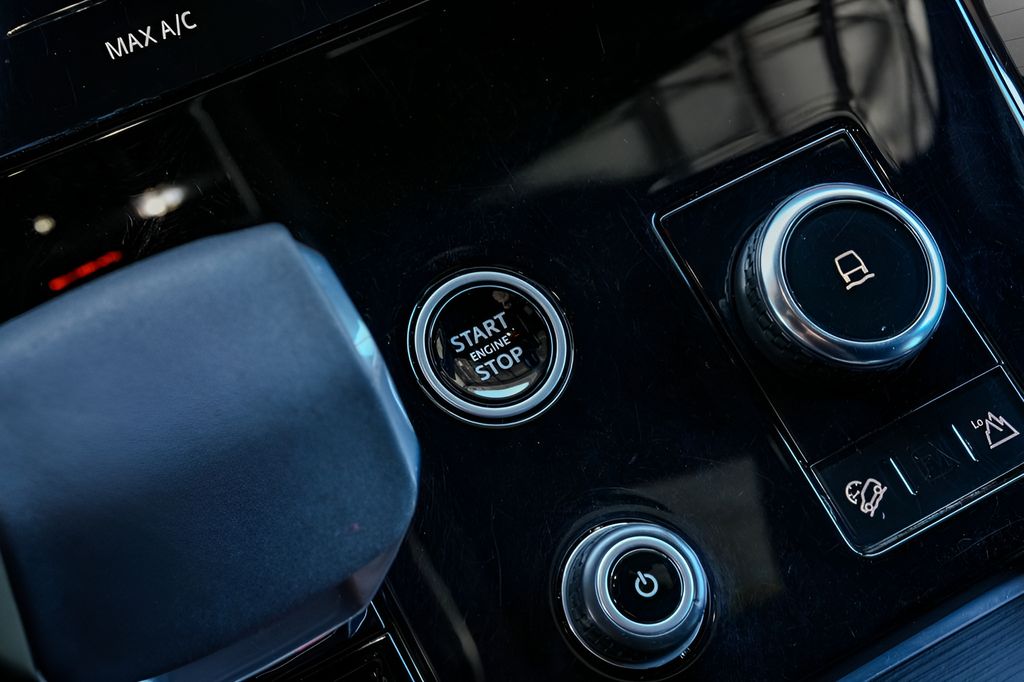 2023 Land Rover Range Rover Sport SE — photo 2