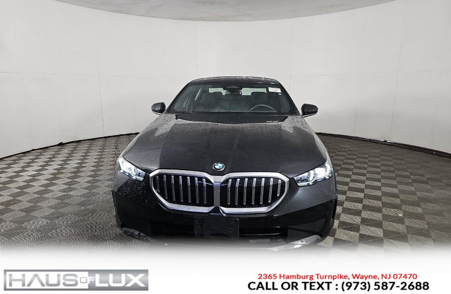 2024 BMW 5 Series 530i xDrive Sedan — photo 2