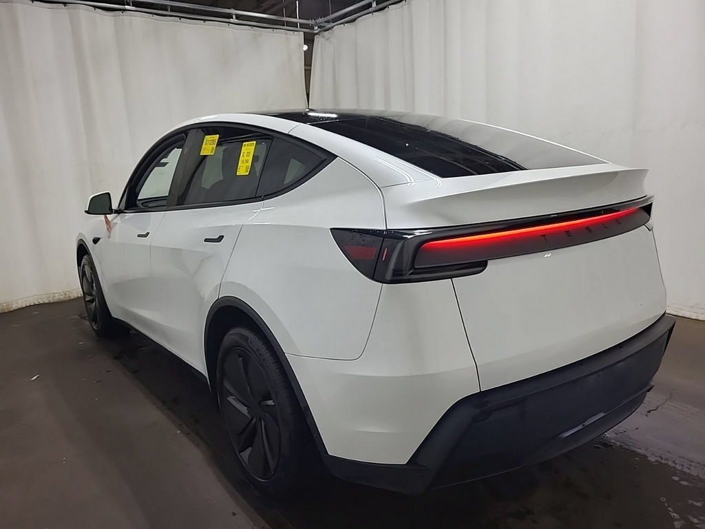 2026 Tesla Model Y — photo 3